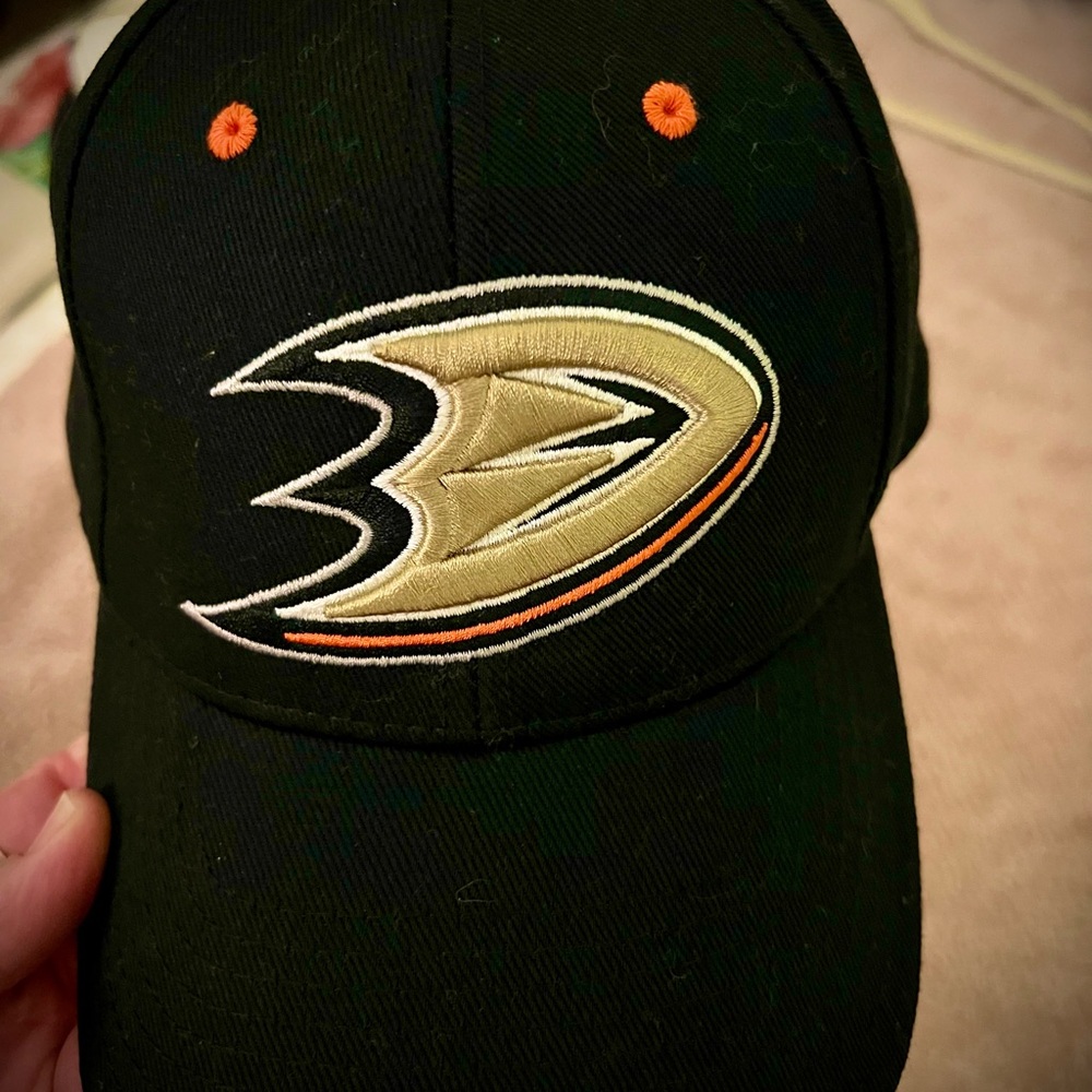 New Era Black NHL Ducks Adjustable Cap NWT